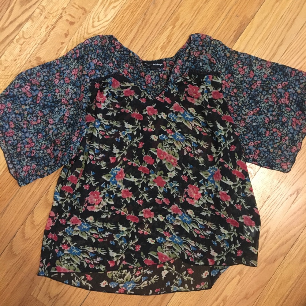 💰Mason + Mackenzie • Floral Top